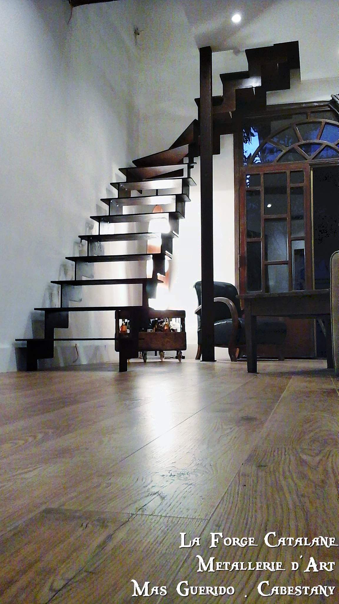 escalier limon cremaillere double decoupe laser marches fer 22 forge catalane.jpg